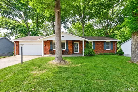 5 Beatrice Ct, East Alton, IL 62024