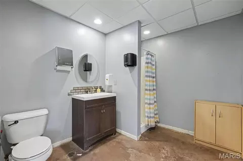 Bath - 15811 Jedberg Ln, Ballwin, MO 63021 photo 5 of 5