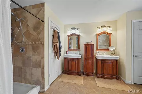 Bath - 15811 Jedberg Ln, Ballwin, MO 63021 photo 1 of 5