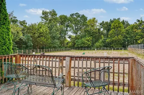 Exterior - 15811 Jedberg Ln, Ballwin, MO 63021 photo 7 of 12