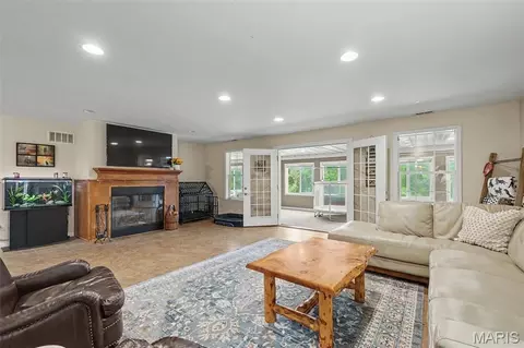 Living - 15811 Jedberg Ln, Ballwin, MO 63021 photo 2 of 2