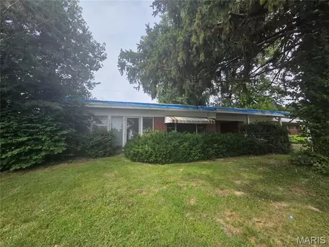 2 Notre Dame Hls, Belleville, IL 62223