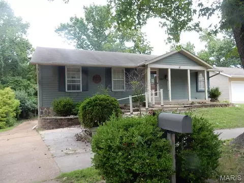 2321 Bennington Pl, Maryland Heights, MO 63043