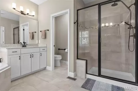 Bath - 787 Wilbie Ct, O'fallon, MO 63368 photo 4 of 8