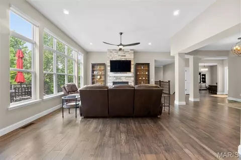 Living - 787 Wilbie Ct, O'fallon, MO 63368 photo 3 of 6