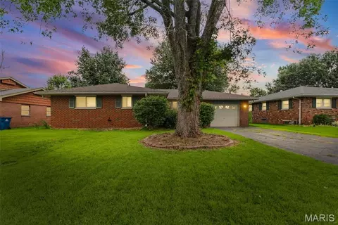 822 Amherst Dr, East Alton, IL 62024