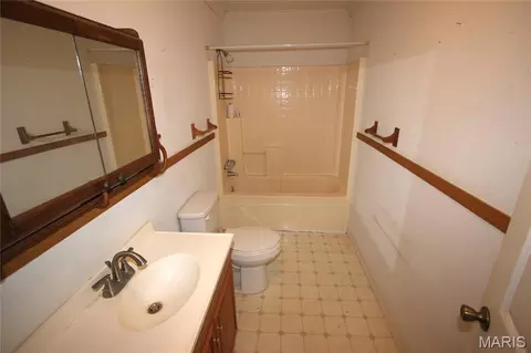 Bath - 208 N Valle St, Pilot Knob, MO 63663 photo 4 of 4