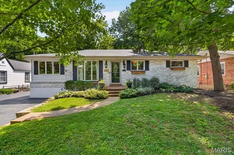 1126 Des Peres Ave, Rock Hill, MO 63119