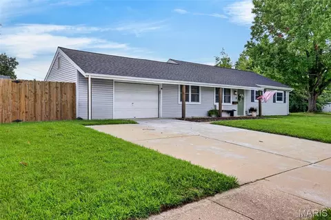 Exterior - 402 Saint Joseph Ave, O'fallon, MO 63366 photo 3 of 4