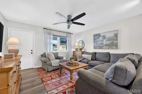 Living - 402 Saint Joseph Ave, O'fallon, MO 63366 photo 2 of 4