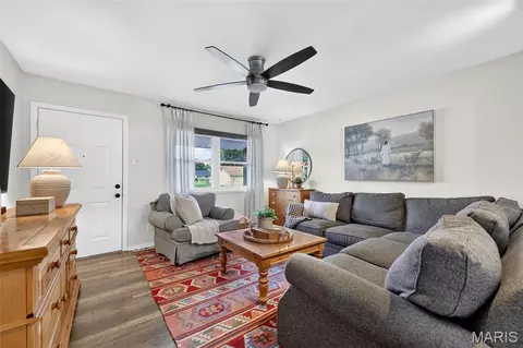 Living - 402 Saint Joseph Ave, O'fallon, MO 63366 photo 3 of 4