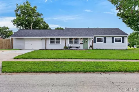 Exterior - 402 Saint Joseph Ave, O'fallon, MO 63366 photo 2 of 4