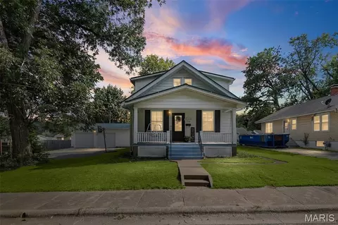 324 E South 2nd St, Red Bud, IL 62278