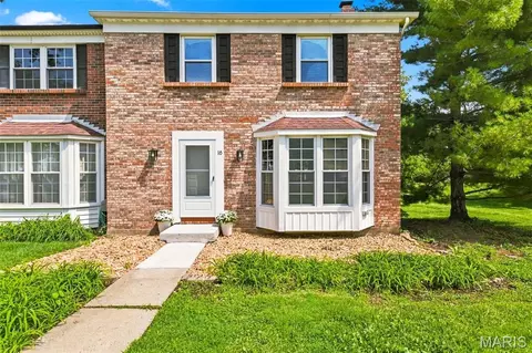 16 Coach Ct, Saint Peters, MO 63376