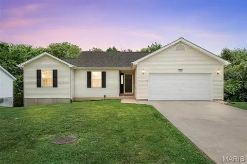 808 Big Red Ct, Warrenton, MO 63383