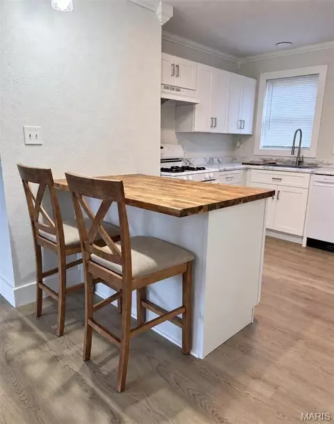 Kitchen - 409 E Scioto St, Saint James, MO 65559 photo 3 of 3