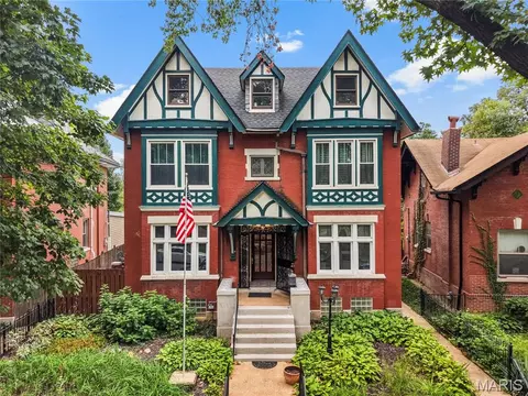 2922 Accomac St, Saint Louis, MO 63104