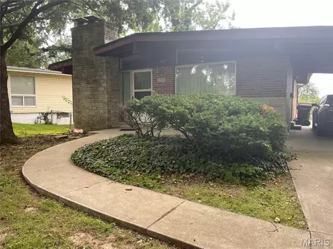 7222 Boellner Dr, Hazelwood, MO 63042