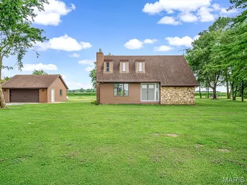 10024 Karch Rd, Mascoutah, IL 62258