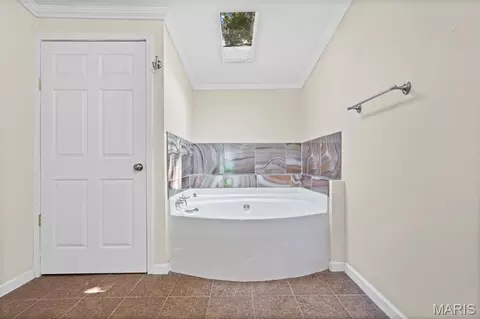 Bath - 7448 Turn Bo Ranch Rd, Dittmer, MO 63023 photo 7 of 9