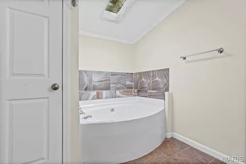 Bath - 7448 Turn Bo Ranch Rd, Dittmer, MO 63023 photo 6 of 9