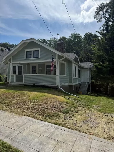 Exterior - 214 Shepherd Pl, Hannibal, MO 63401 photo 2 of 4