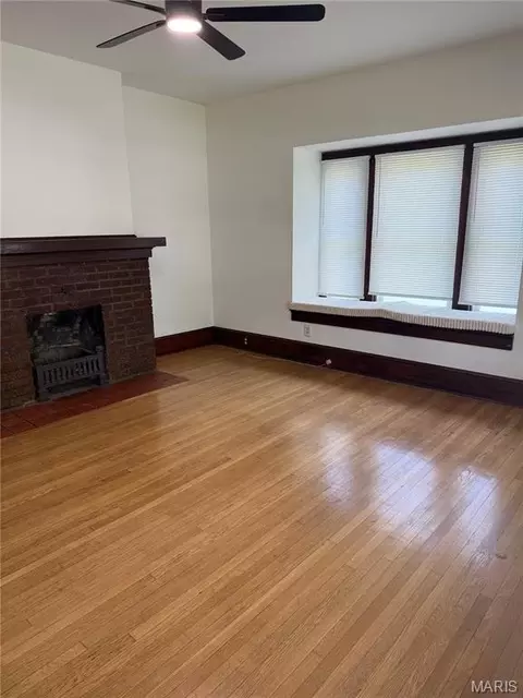 Living - 214 Shepherd Pl, Hannibal, MO 63401 photo 1 of 2