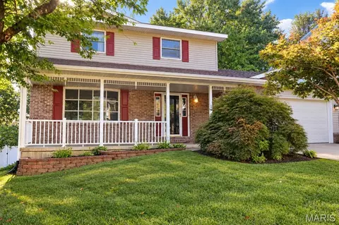 30 Williamsburg Ln, Glen Carbon, IL 62034