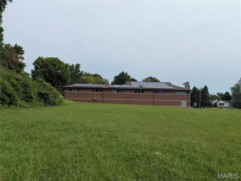 1011 Jennings Station Rd, Saint Louis, MO 63137