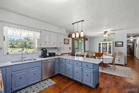 Kitchen - 5820 E Copple Rd, Walnut Hill, IL 62893 photo 4 of 4