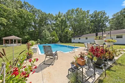 Exterior - 5820 E Copple Rd, Walnut Hill, IL 62893 photo 5 of 8