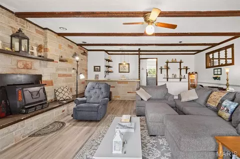 Living - 5820 E Copple Rd, Walnut Hill, IL 62893 photo 3 of 5