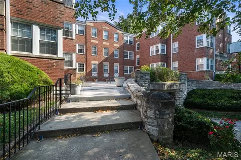 7563 Oxford Dr #3S, Clayton, MO 63105