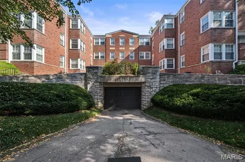 7563 Oxford Dr #3S, Clayton, MO 63105
