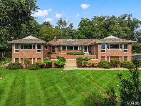1757 Topping Rd, Saint Louis, MO 63131