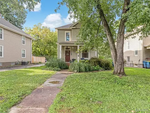 629 E Vandalia St, Edwardsville, IL 62025