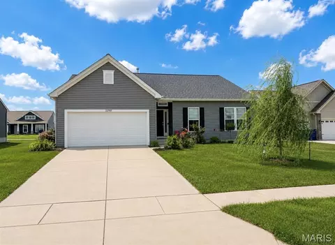 22707 Danison Dr, Warrenton, MO 63383