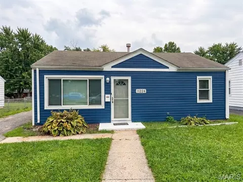 11224 Saint Clement Ln, Saint Ann, MO 63074