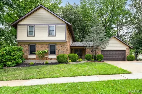 7156 Becker Rd, Saint Louis, MO 63129