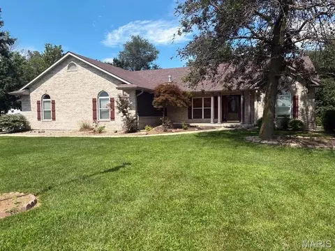 11919 Westwood Ln, Highland, IL 62249