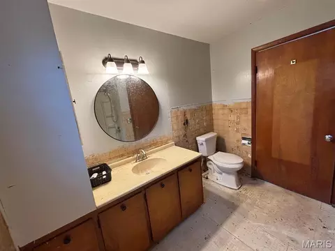 Bath - 315 N Center St, Hunnewell, MO 63443 photo 1 of 2
