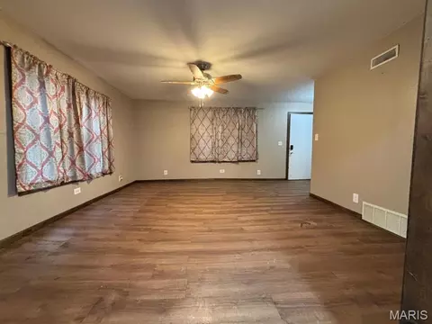 Living - 315 N Center St, Hunnewell, MO 63443 photo 2 of 4