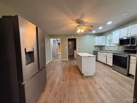 Entry Way - 315 N Center St, Hunnewell, MO 63443 photo 1 of 2