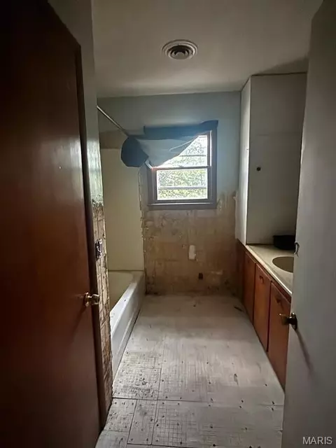 Bath - 315 N Center St, Hunnewell, MO 63443 photo 1 of 2