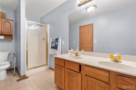 Bath - 1935 Anchorage Dr, Festus, MO 63028 photo 2 of 6