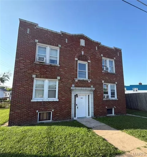 760 Thrush Ave, Saint Louis, MO 63147