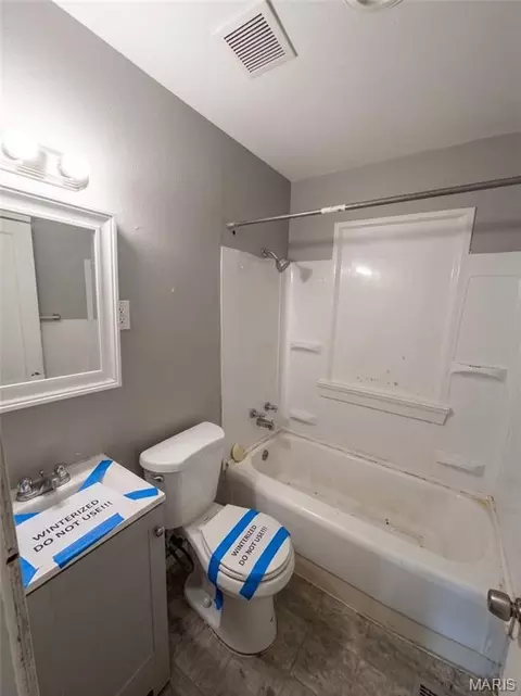 Bath - 3974 Lada Ave, Normandy, MO 63121 photo 1 of 1