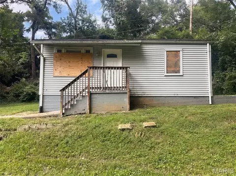 3974 Lada Ave, Normandy, MO 63121