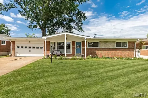 9327 Ewers Dr, Crestwood, MO 63126