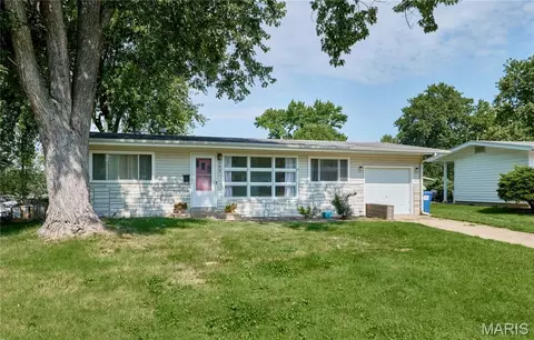 195 Grenoble Ln, Florissant, MO 63033